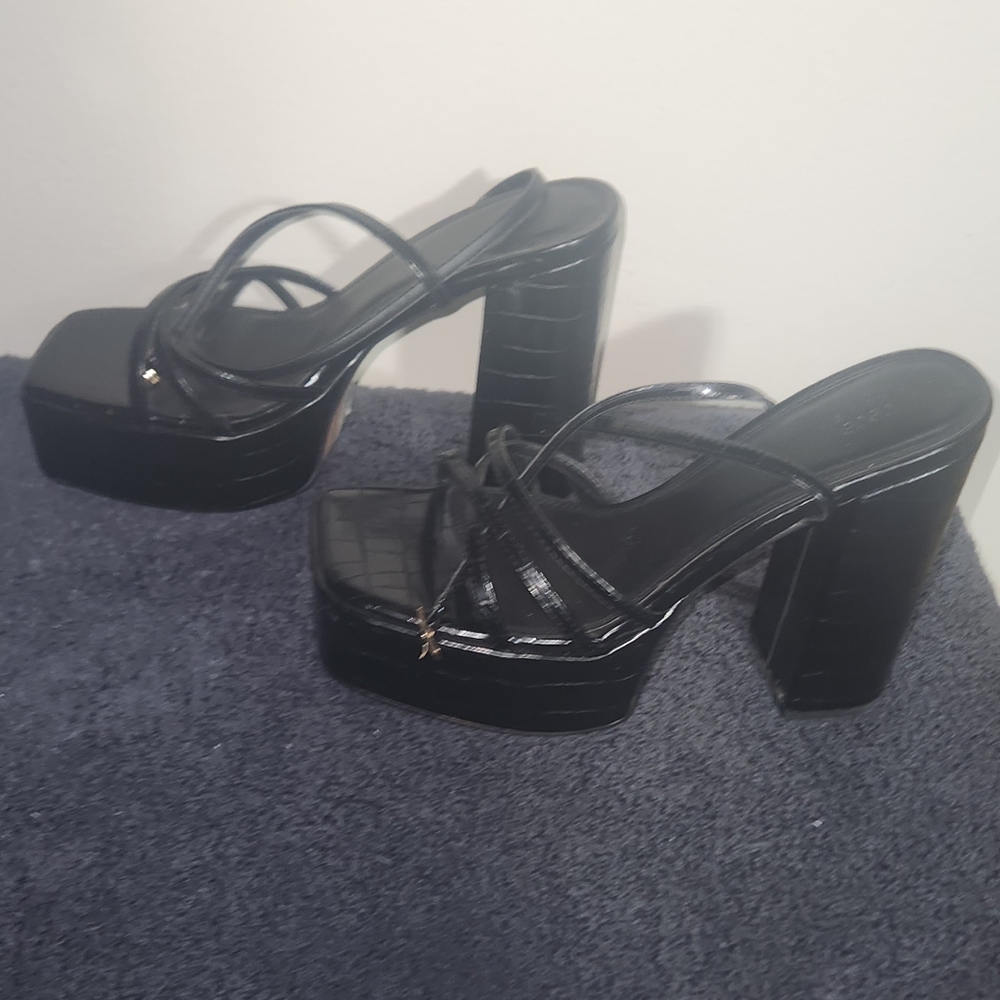 Osos Design Platform Black Faux Leather Croc Print Embossed Toe Sandals Size 10